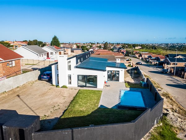 4 Bedroom House 4 Bedroom House