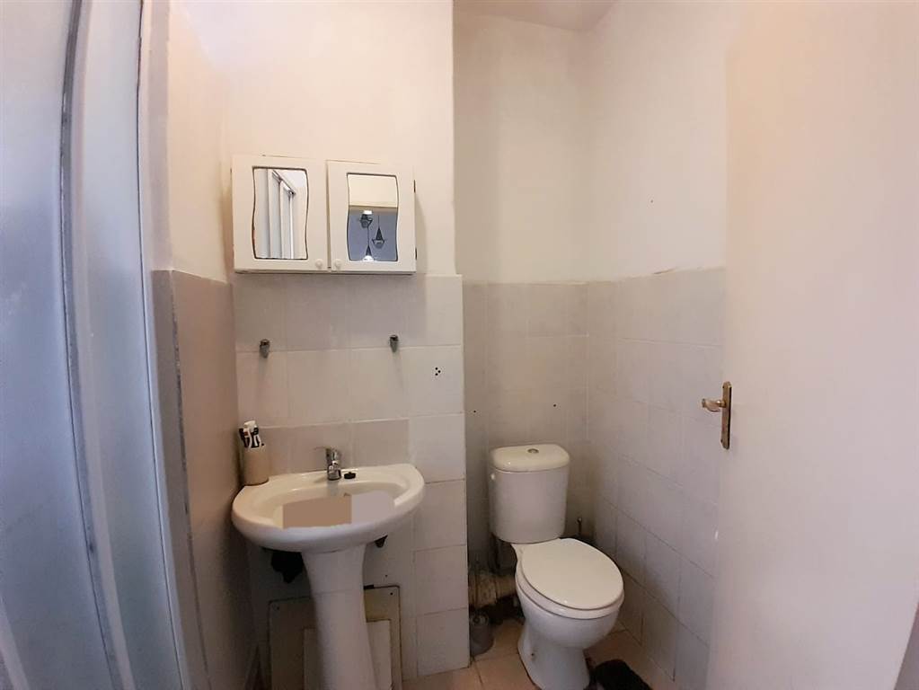 2 Bed Apartment in Manors photo number 12