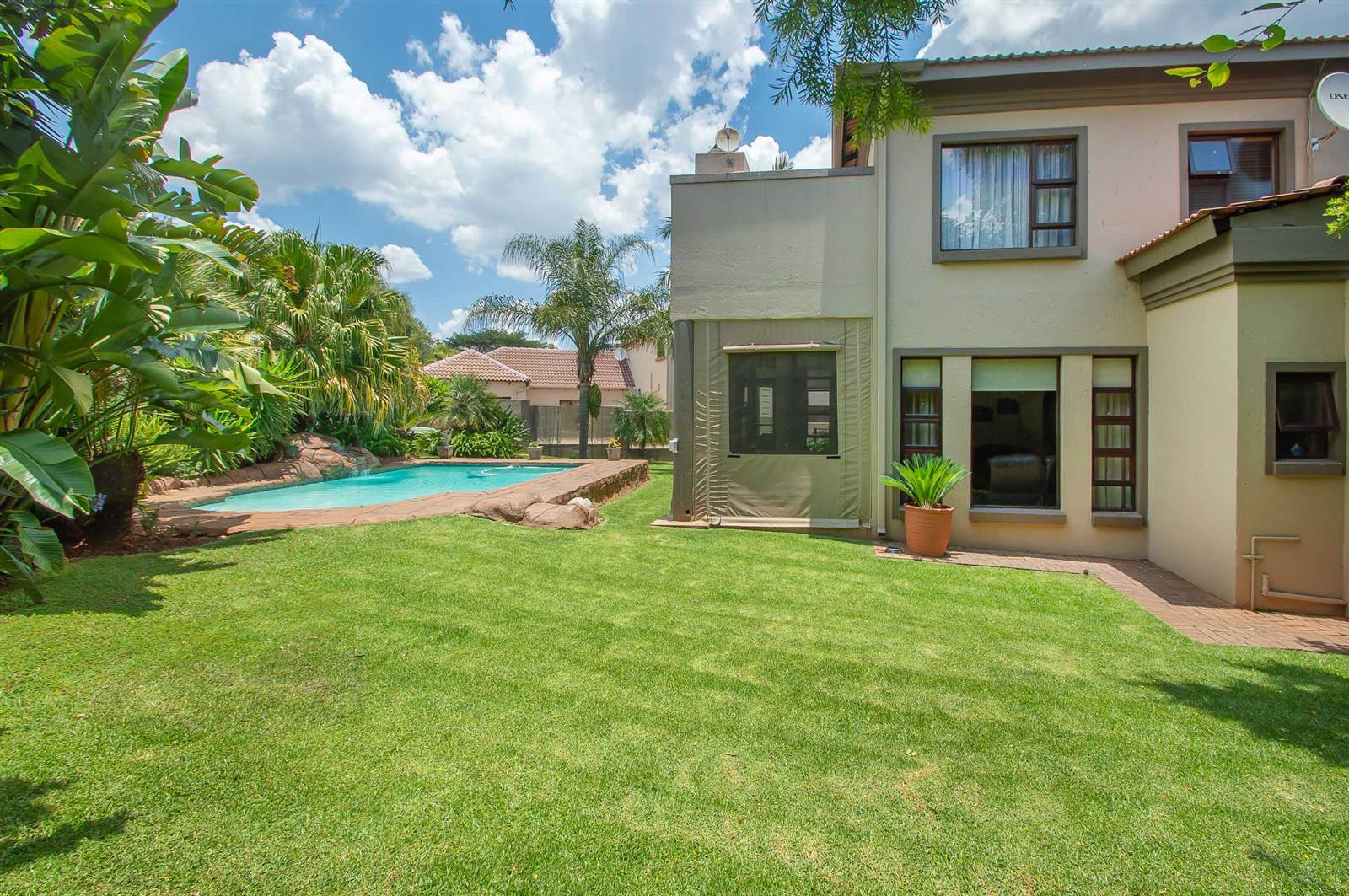4 Bed House in Ruimsig Country Estate photo number 20