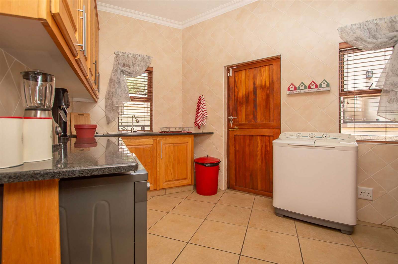 4 Bed House in Ruimsig Country Estate photo number 17