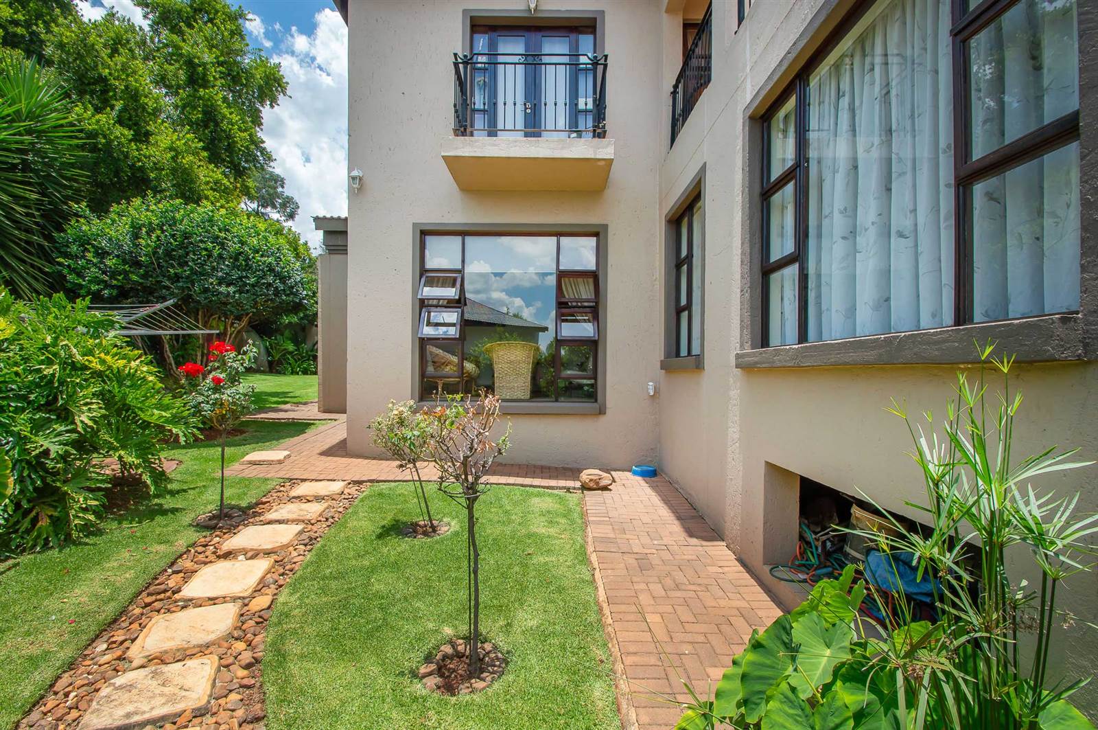 4 Bed House in Ruimsig Country Estate photo number 21