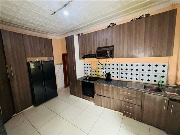 4 Bedroom House 4 Bedroom House