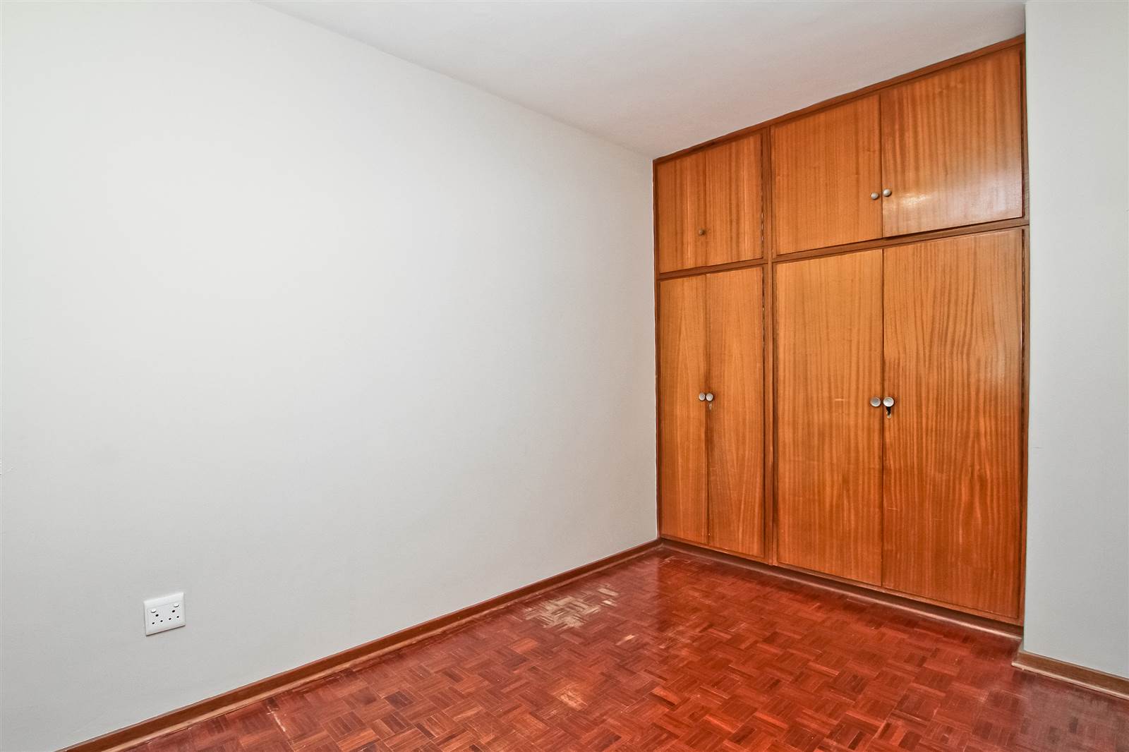 3 Bed Apartment in Illovo photo number 12