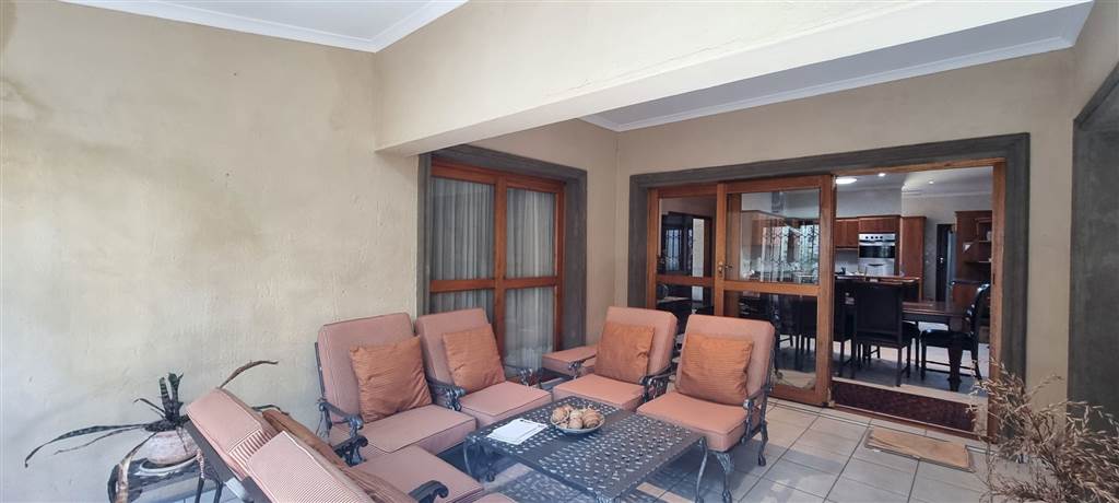 3 Bed Townhouse in Uvongo photo number 16