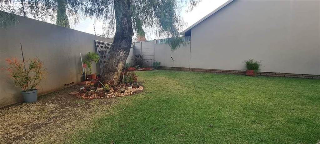 3 Bed Townhouse in Secunda photo number 17