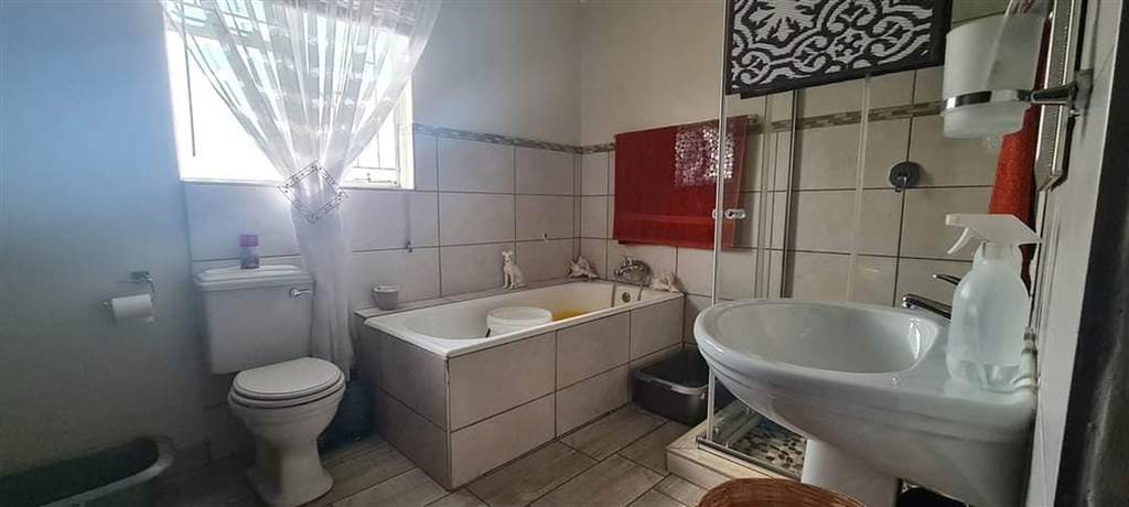 3 Bed Townhouse in Secunda photo number 11
