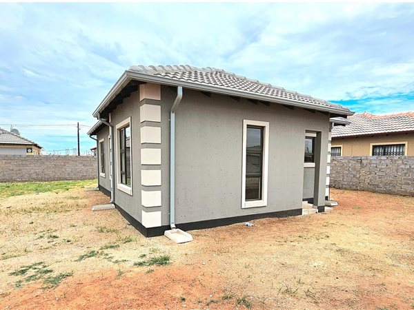 312 m² Land available in Protea Glen