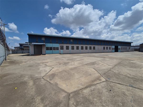 3 000  m² Industrial space