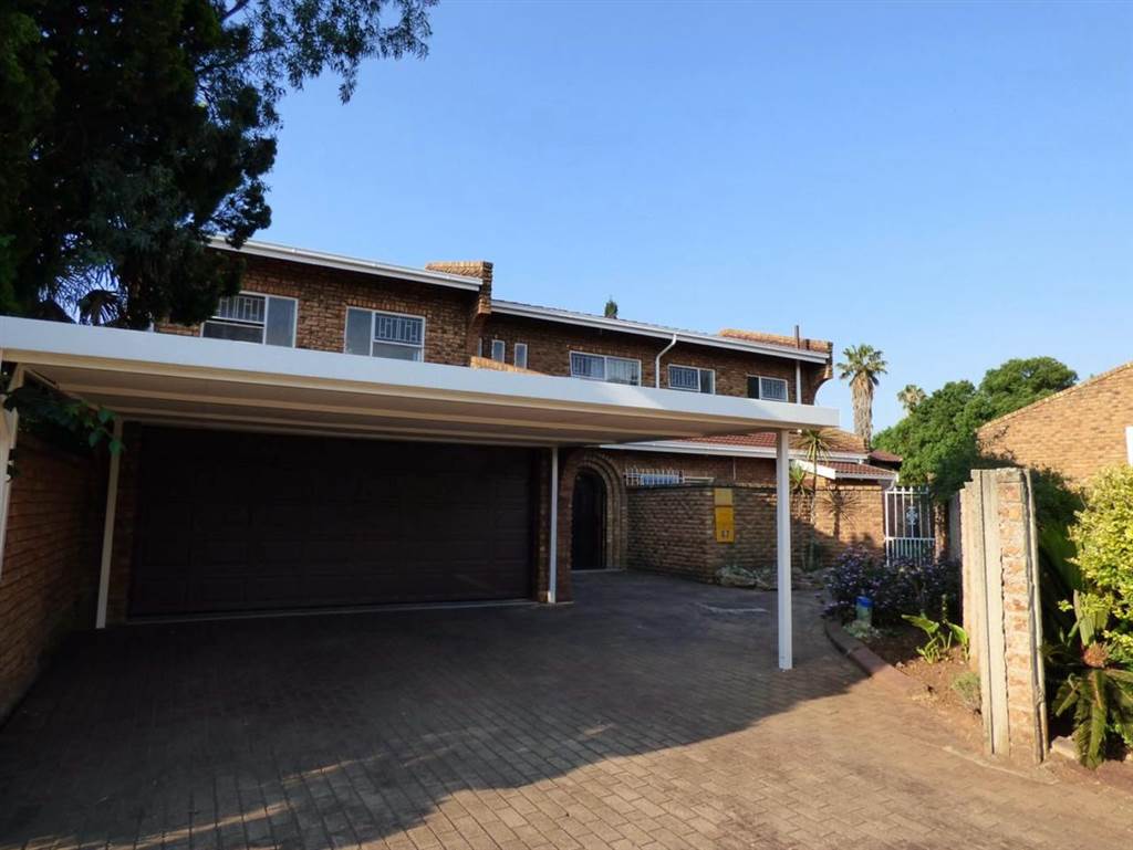 4 Bed Cluster in Northmead photo number 5