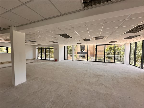 1 290  m² Commercial space