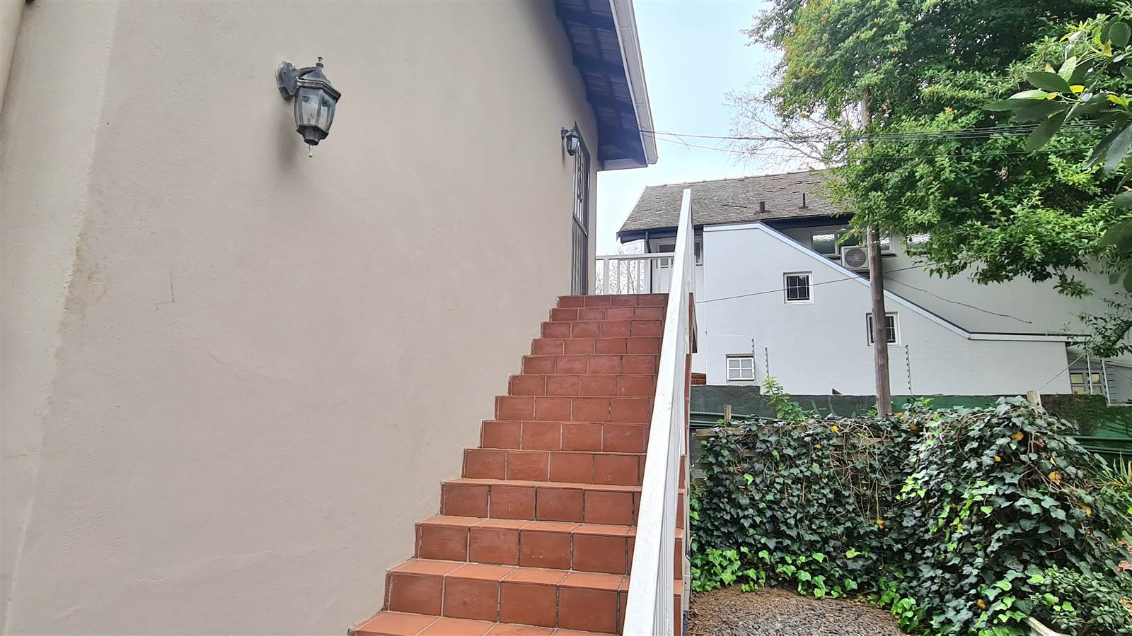 85  m² Commercial space in Kloof photo number 2