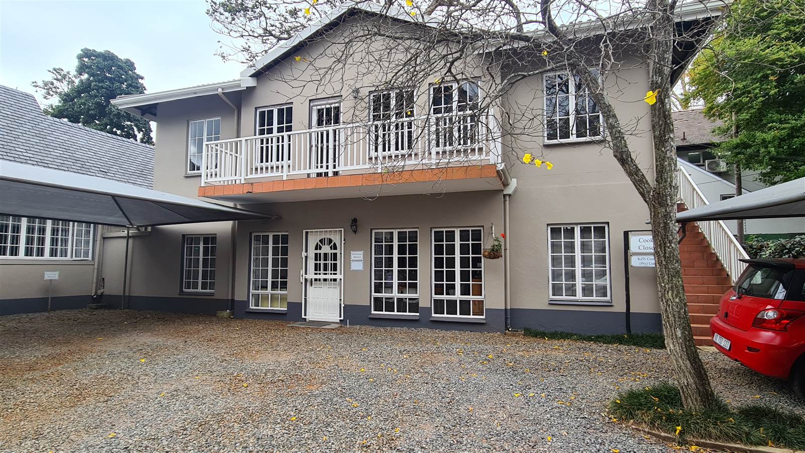 85  m² Commercial space in Kloof photo number 1