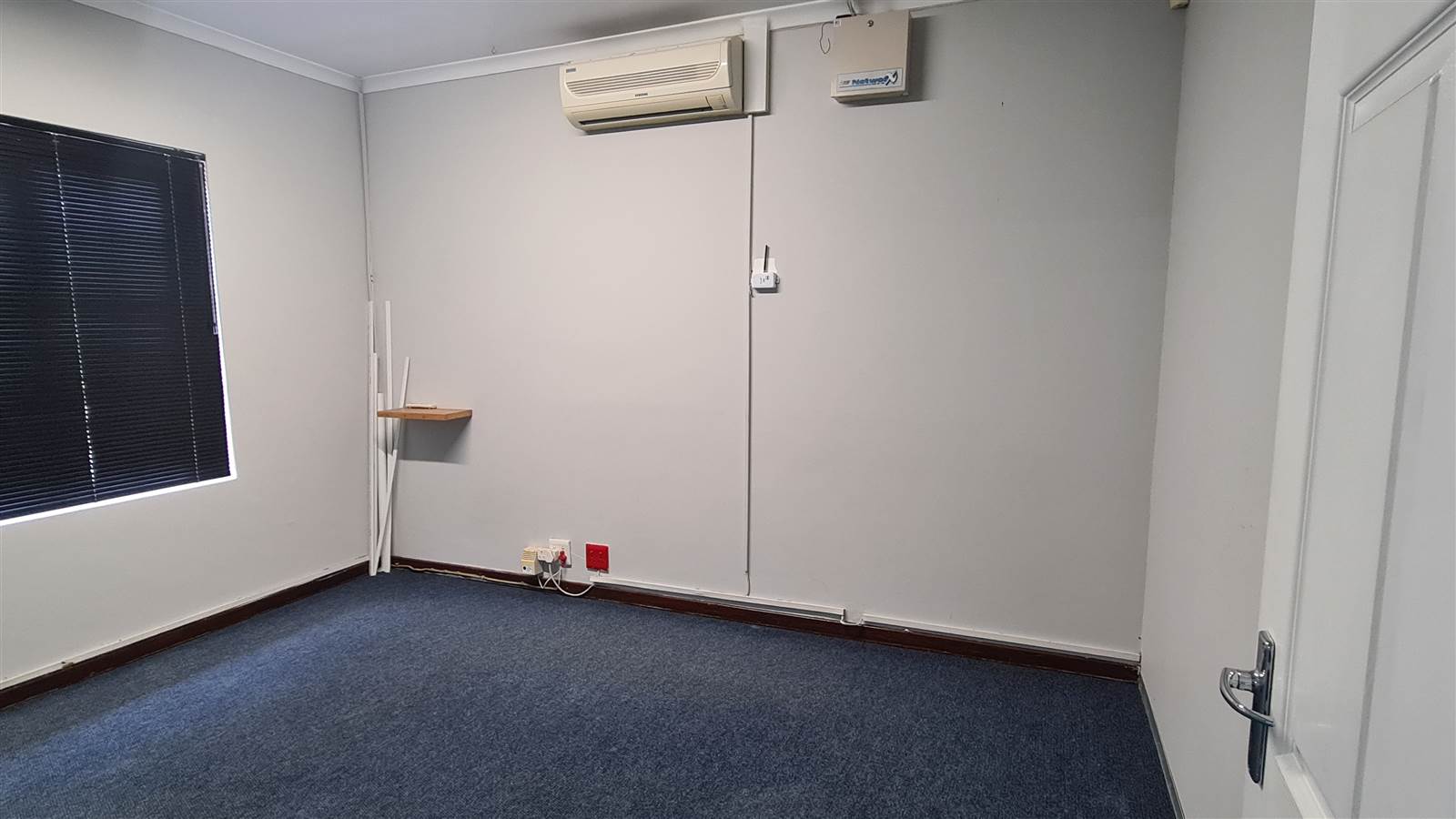 85  m² Commercial space in Kloof photo number 3