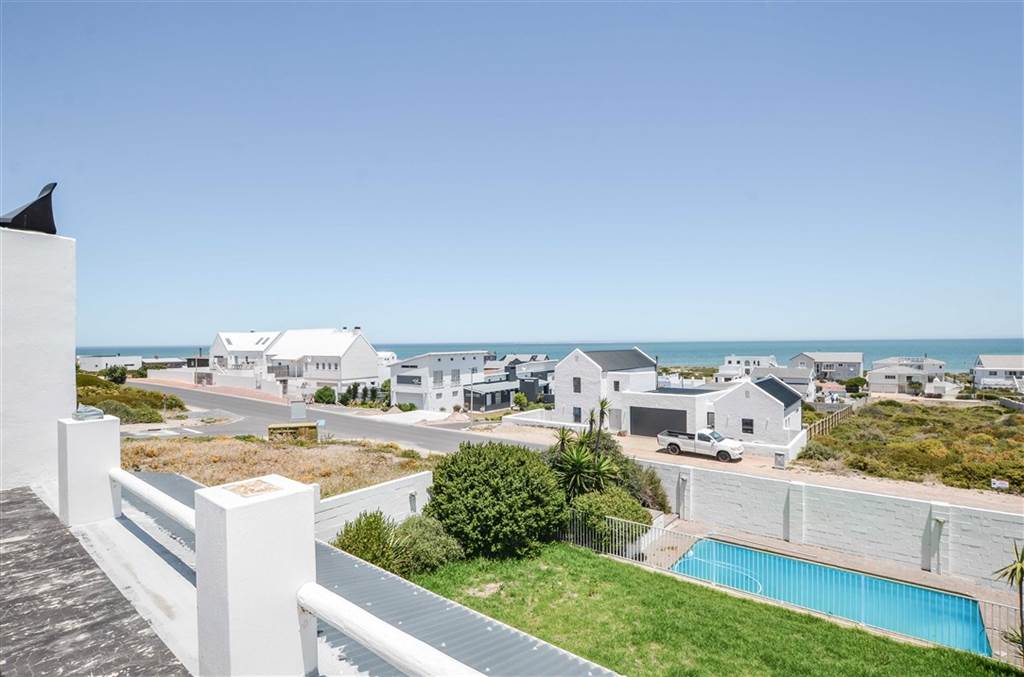 5 Bed House in Yzerfontein photo number 2