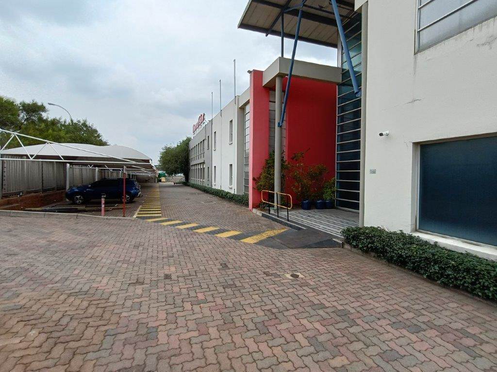 2288  m² Industrial space in Greenhills photo number 2