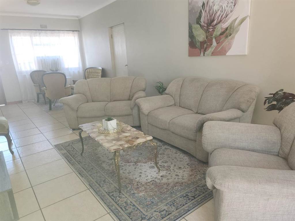 3 Bed House in Northern Paarl photo number 3