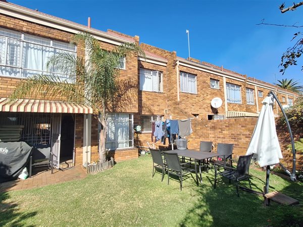3 Bed Townhouse in Pollak Park