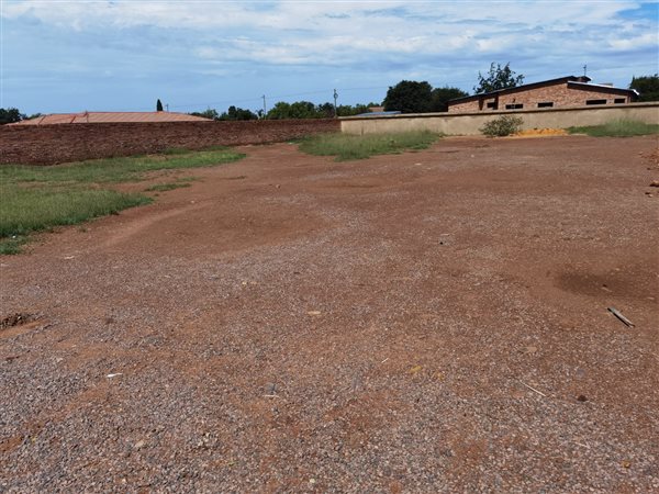 1300 m² Land available in Riamarpark