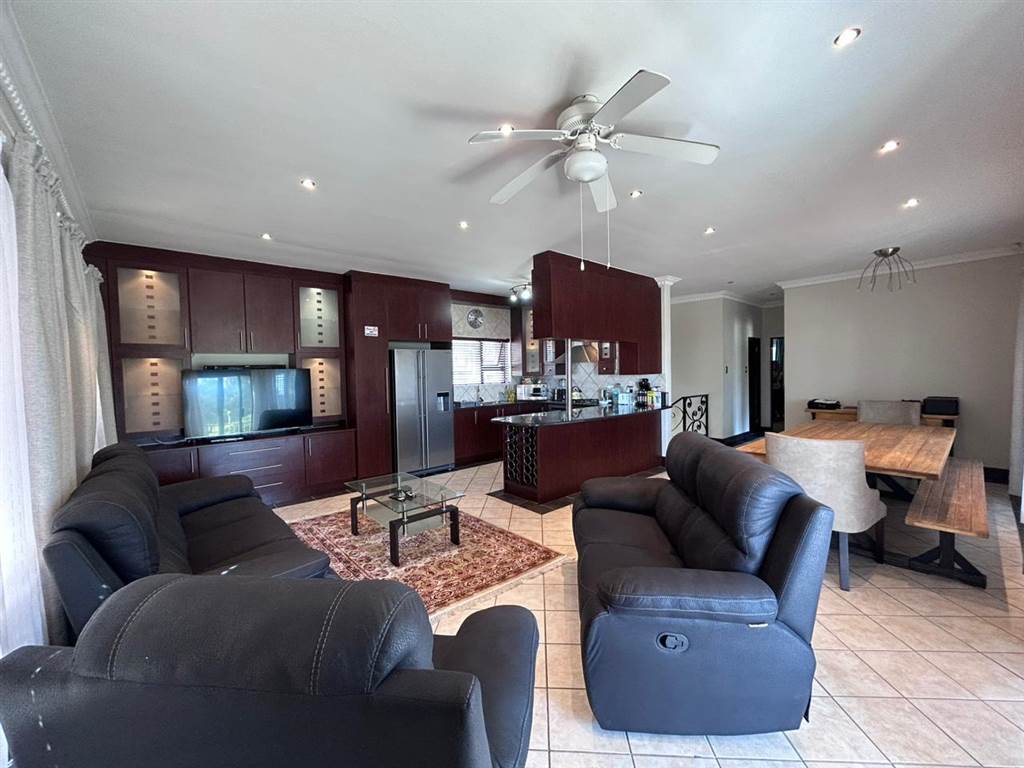 3 Bed Townhouse in Jeffreys Bay photo number 26