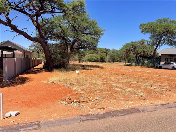 1 076 m² Land