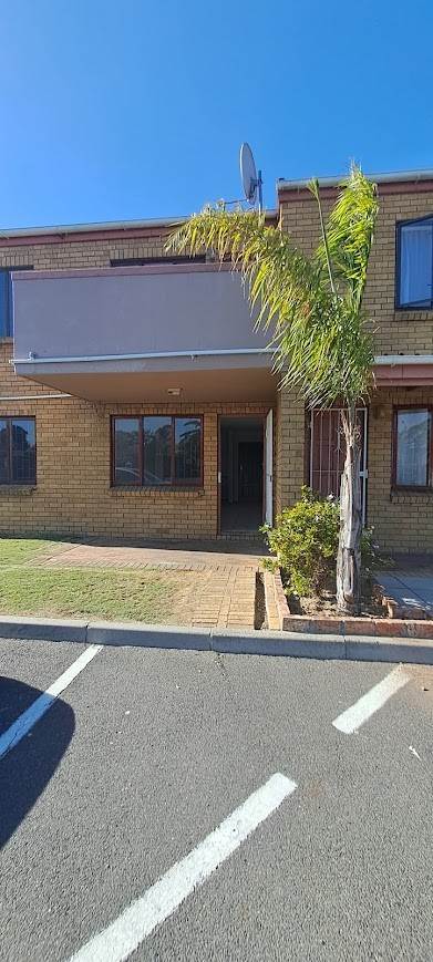 2 Bed Apartment in Brackenfell Central photo number 10