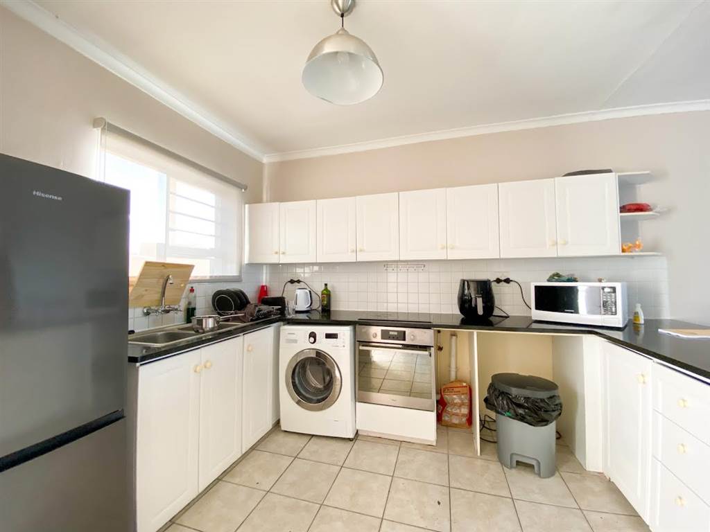 2 Bed Apartment in Vredehoek photo number 8