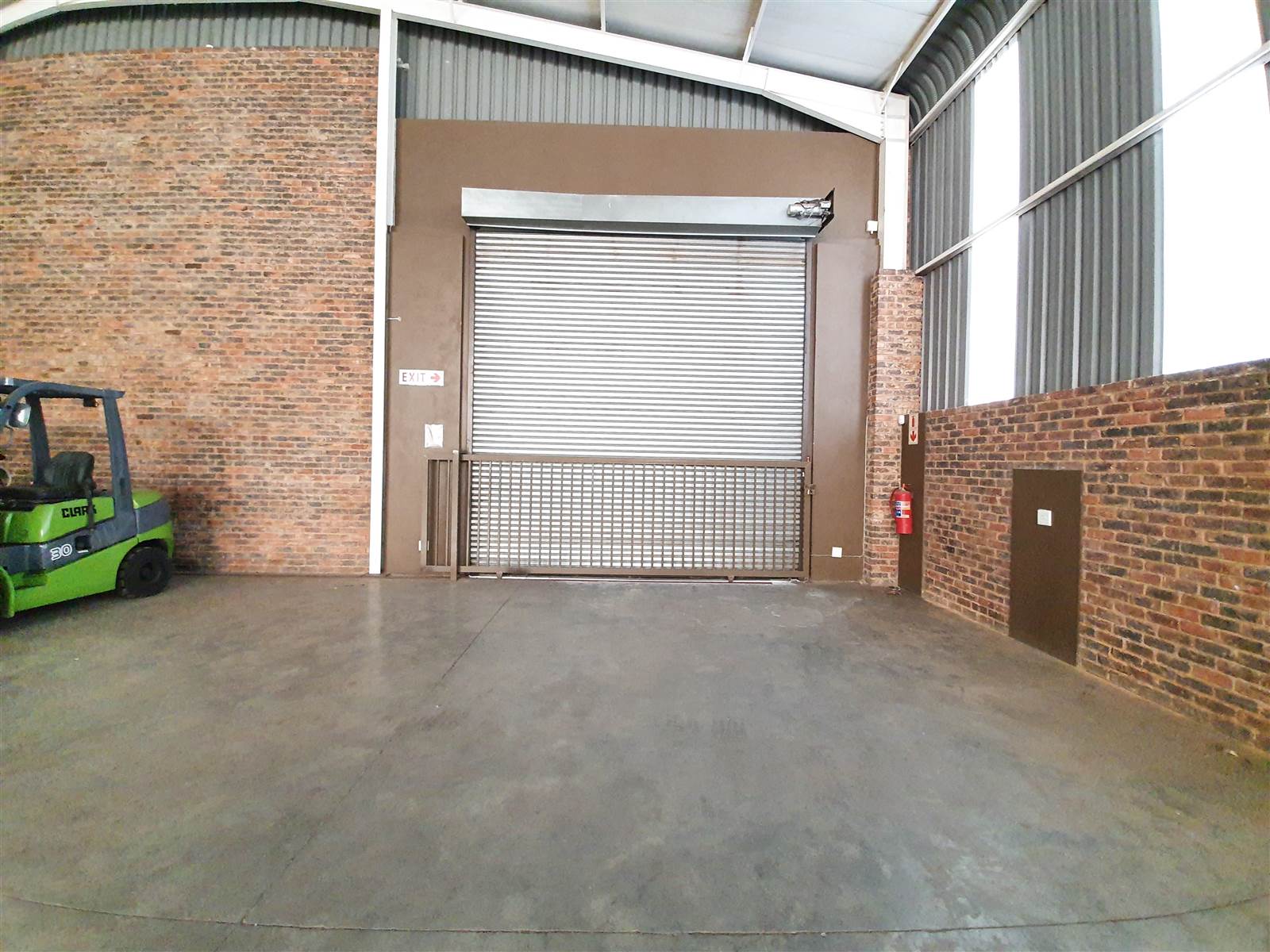 700  m² Industrial space in Robertsham photo number 8