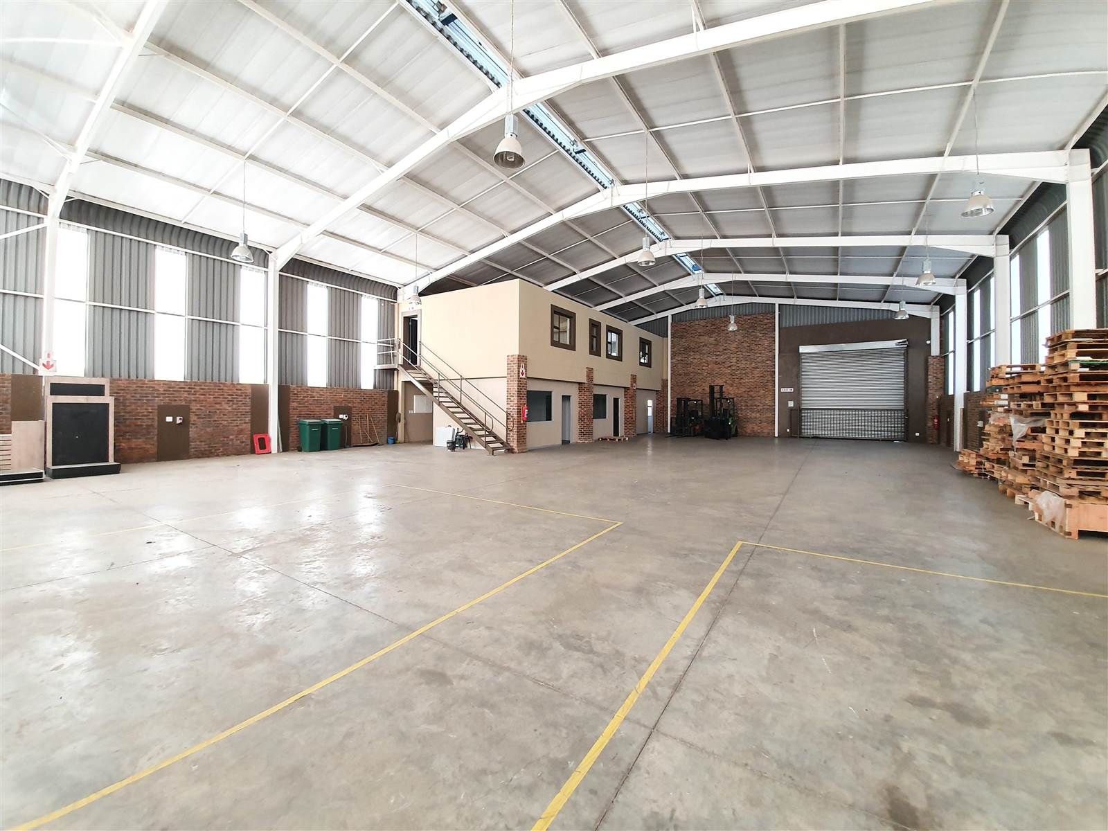 700  m² Industrial space in Robertsham photo number 2