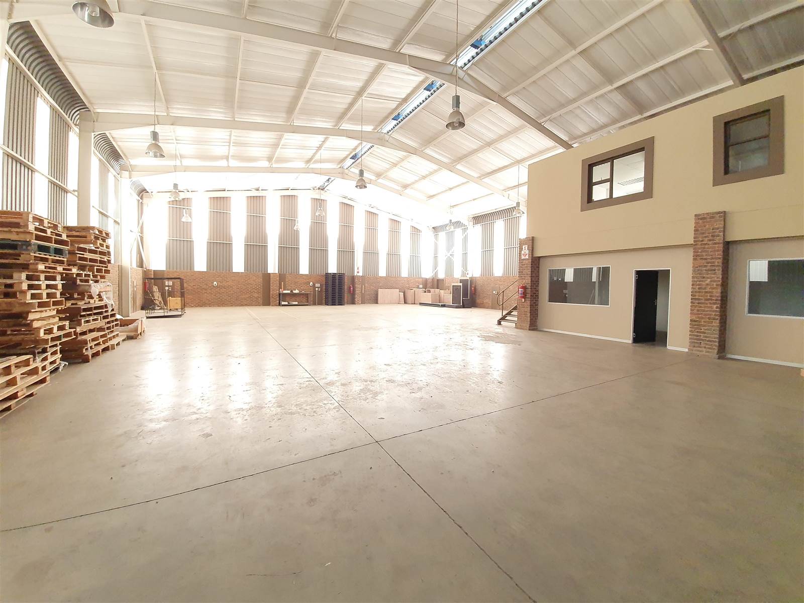 700  m² Industrial space in Robertsham photo number 4