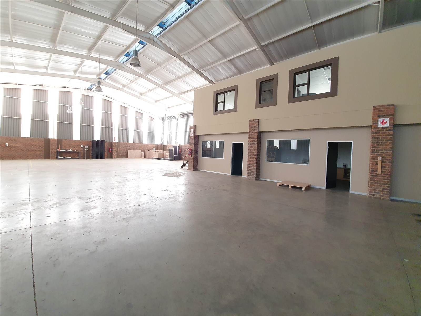 700  m² Industrial space in Robertsham photo number 1