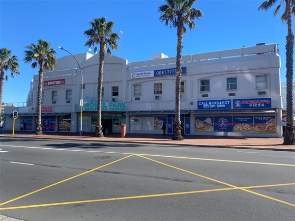 195  m² Commercial space in Kempenville