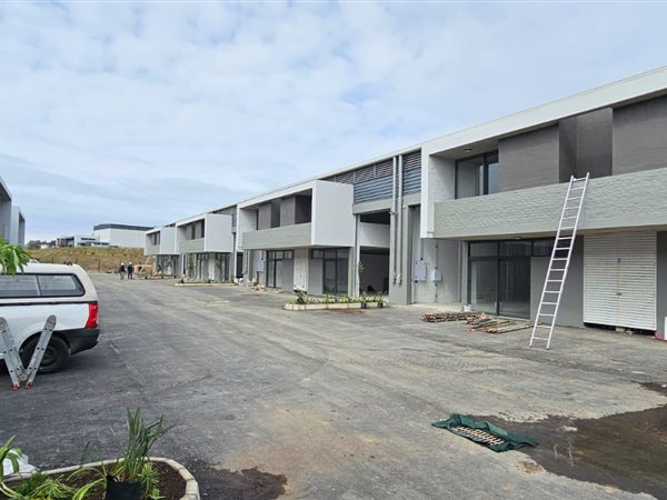 211  m² Commercial space