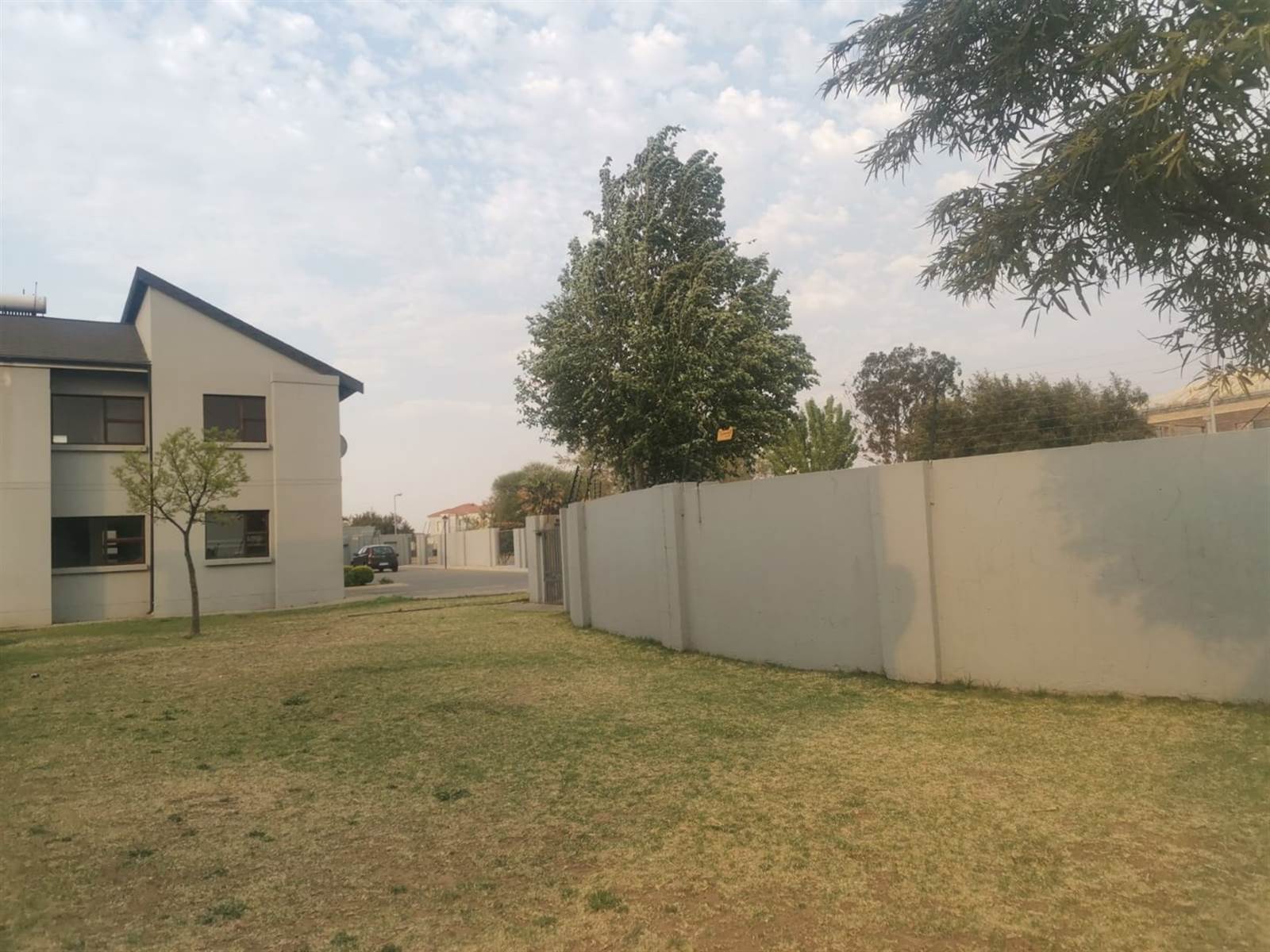 2 Bed Townhouse in Helderwyk photo number 4