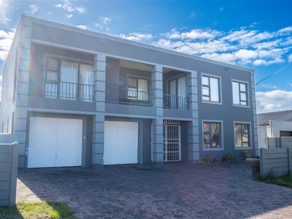 4 Bedroom House 4 Bedroom House