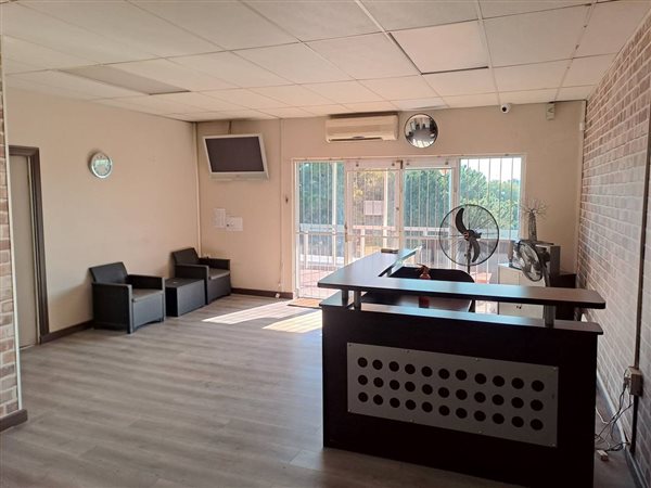 200  m² Office Space in Parklands