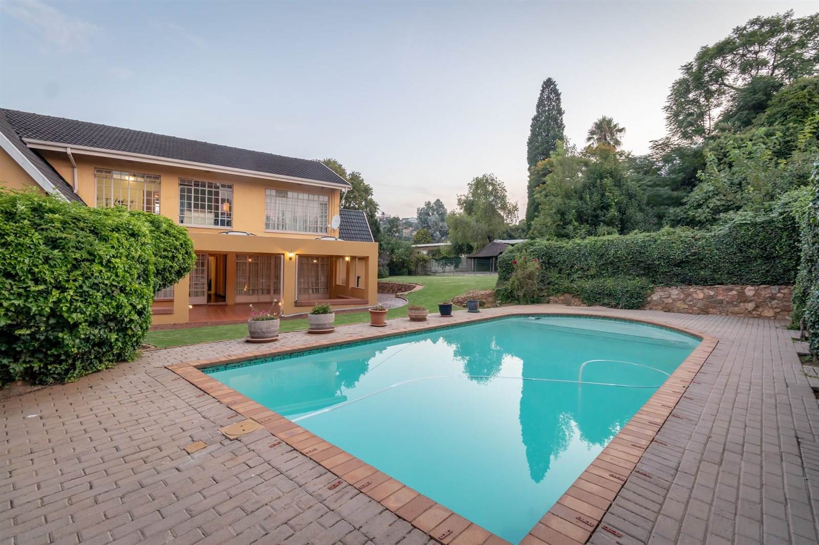 5 Bed House in Constantia Kloof photo number 3