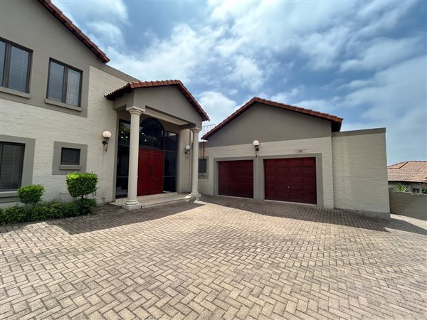 5 Bedroom Townhouse 5 Bedroom Townhouse