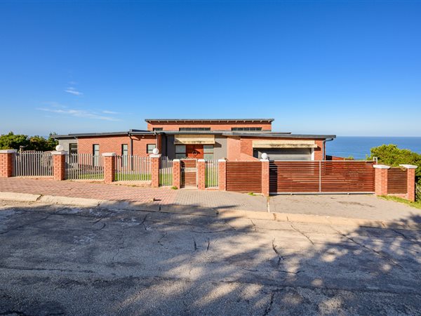 4 Bedroom House 4 Bedroom House