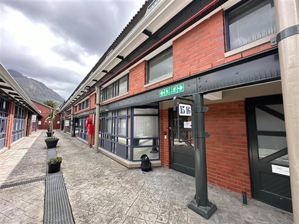 301  m² Commercial space