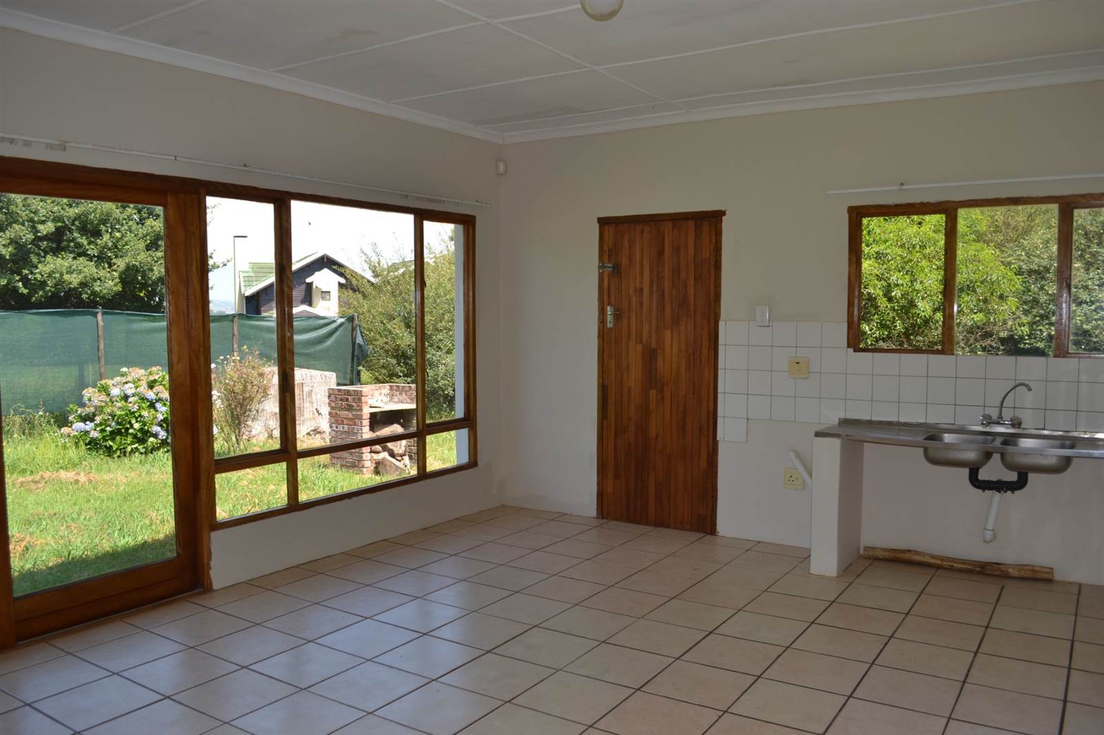 5 Bed House in Underberg photo number 3