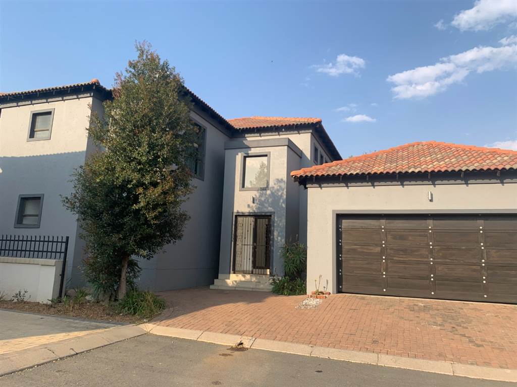 4 Bed House for sale in Blue Valley Golf Estate T4202376 Private
