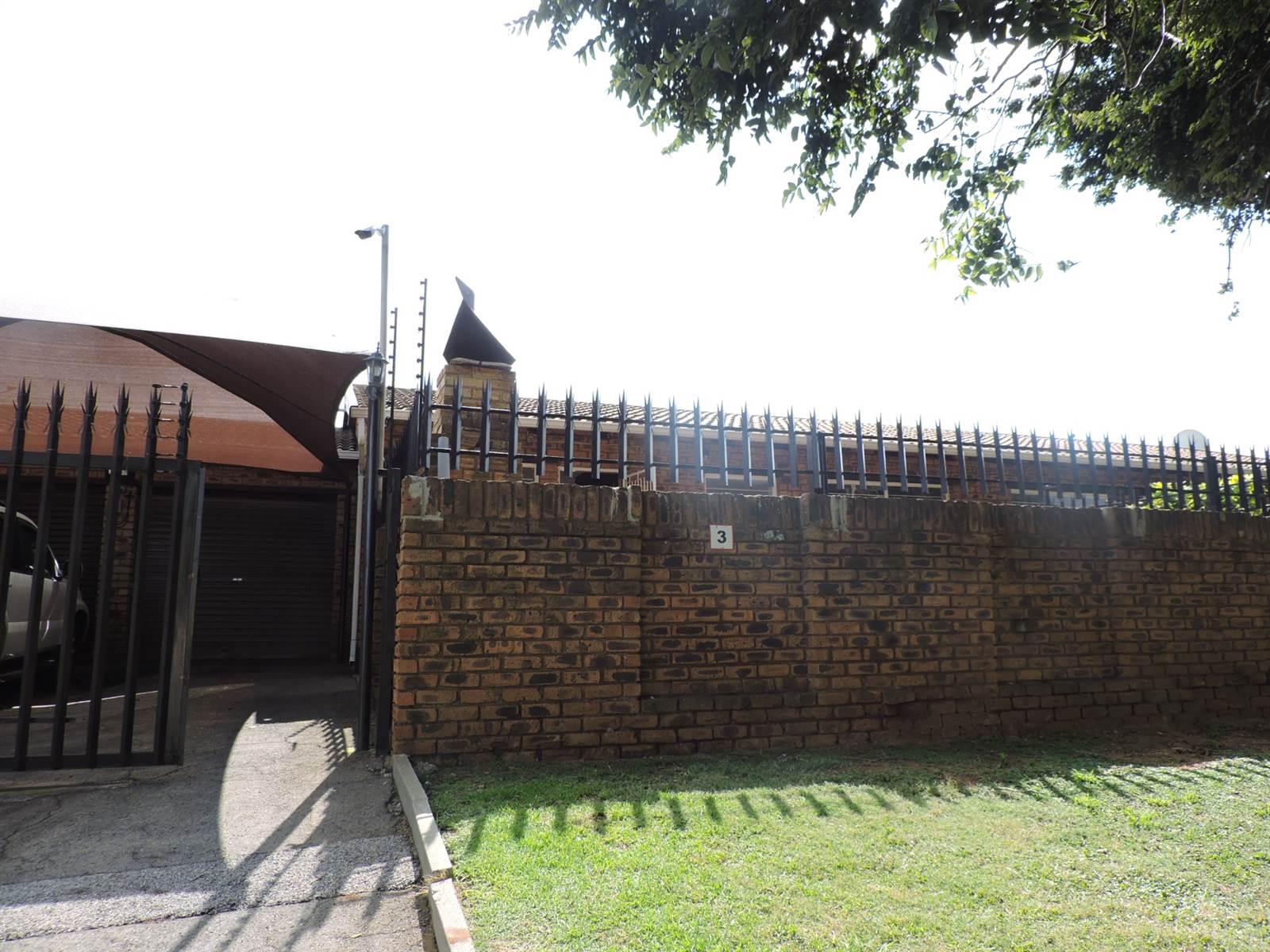 2 Bed Townhouse in Krugersdorp North photo number 1