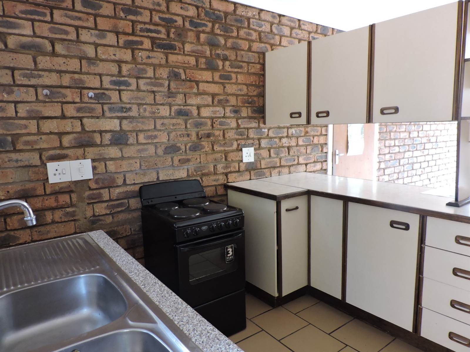 2 Bed Townhouse in Krugersdorp North photo number 6