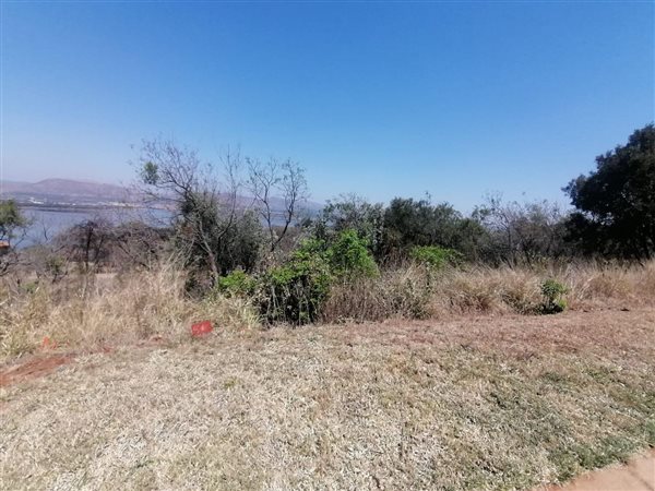 715 m² Land available in Kosmos