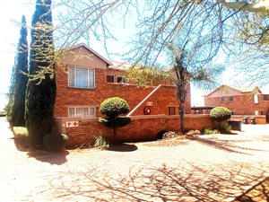 2 Bed Townhouse in Heuwelsig Estate