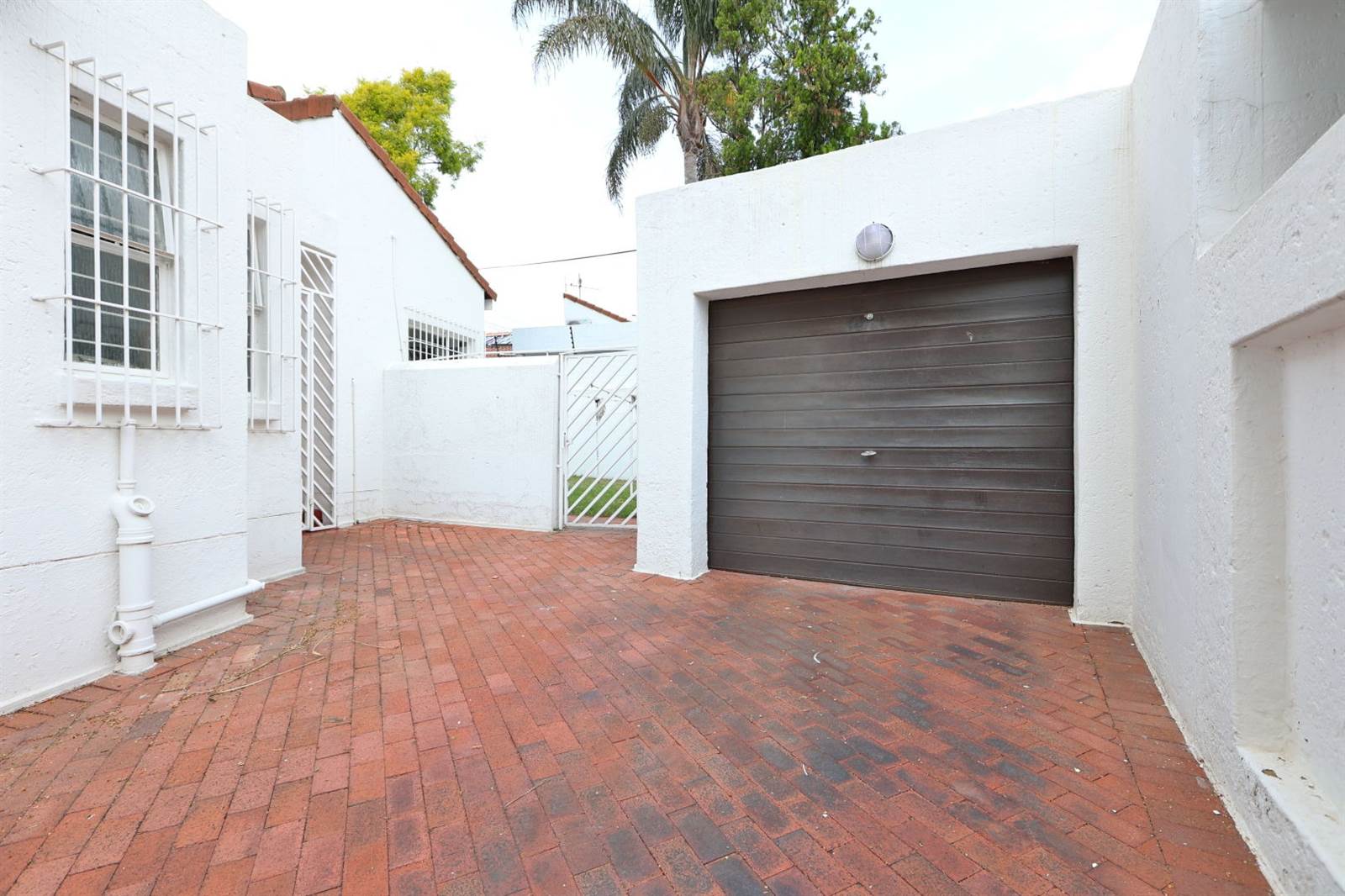 3 Bed Townhouse in Sunninghill photo number 21