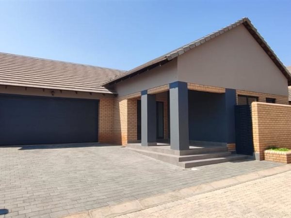 3 Bedroom Townhouse 3 Bedroom Townhouse