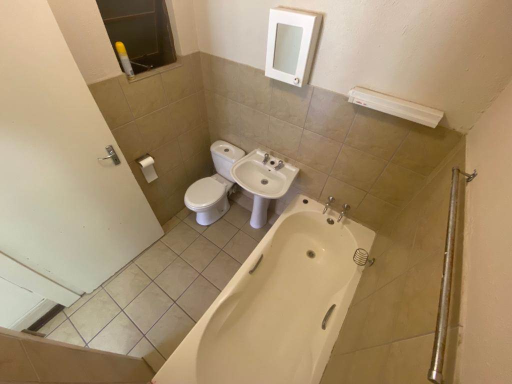 2 Bed Apartment in Polokwane Central photo number 16