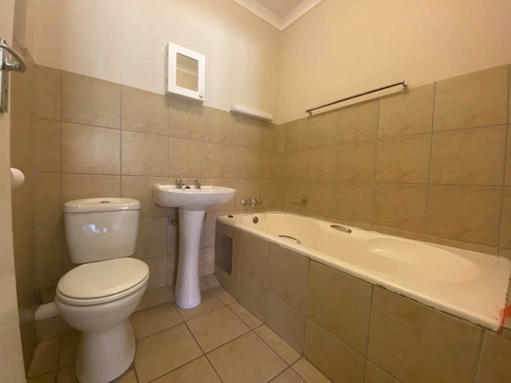 2 Bed Apartment in Polokwane Central photo number 15