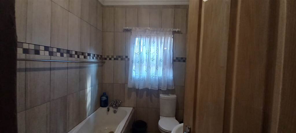 4 Bed House in Kwaguqa photo number 20